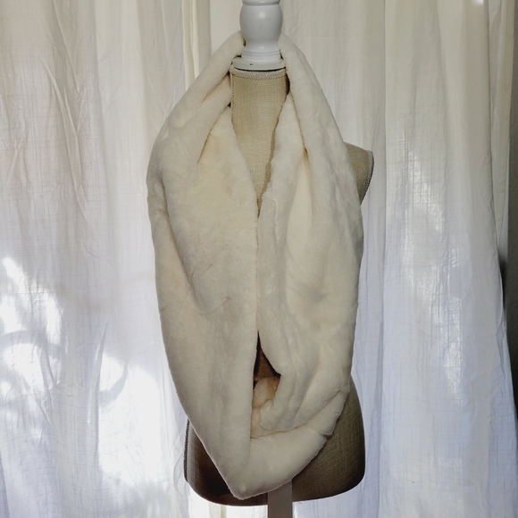 CALVIN KLEIN Faux-fur Luxurious Infinity Neck & Head Wrap Scarf for Women Wide - Picture 4 of 7